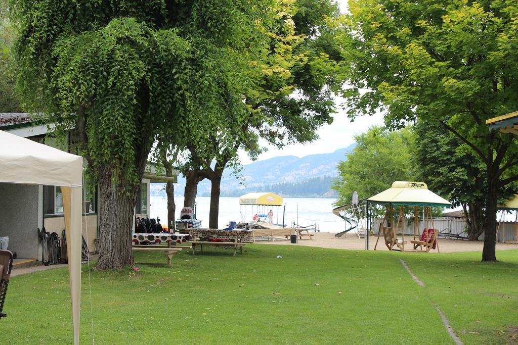 Kokanee Beach Resort Lake Country Exterior photo