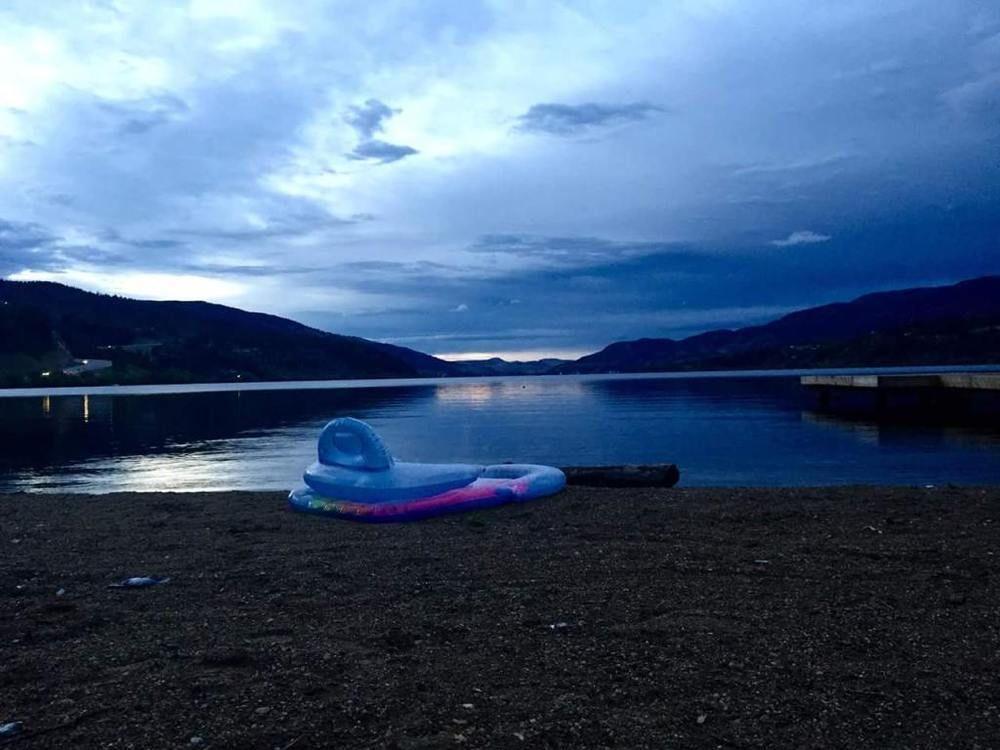 Kokanee Beach Resort Lake Country Exterior photo