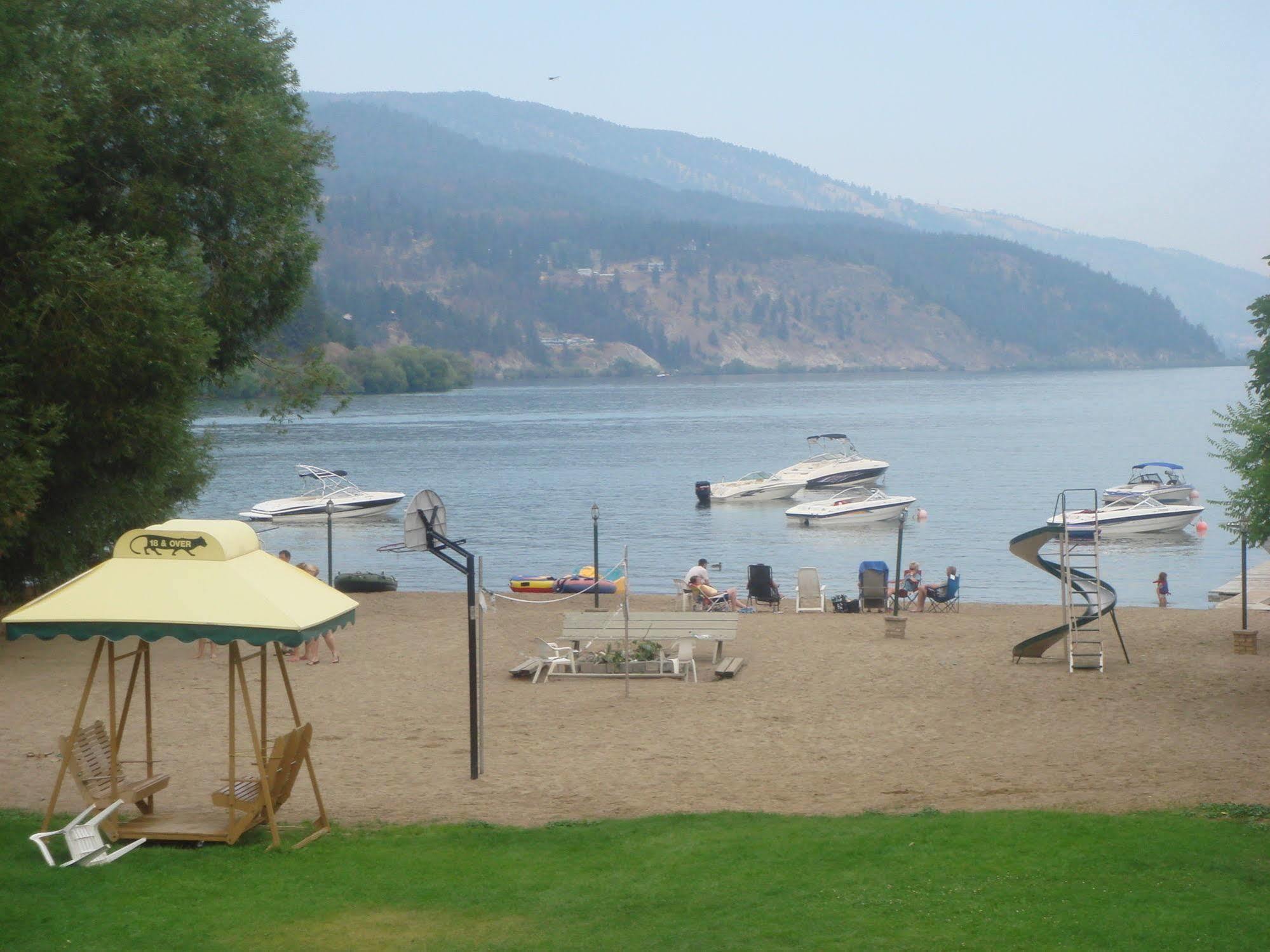 Kokanee Beach Resort Lake Country Exterior photo