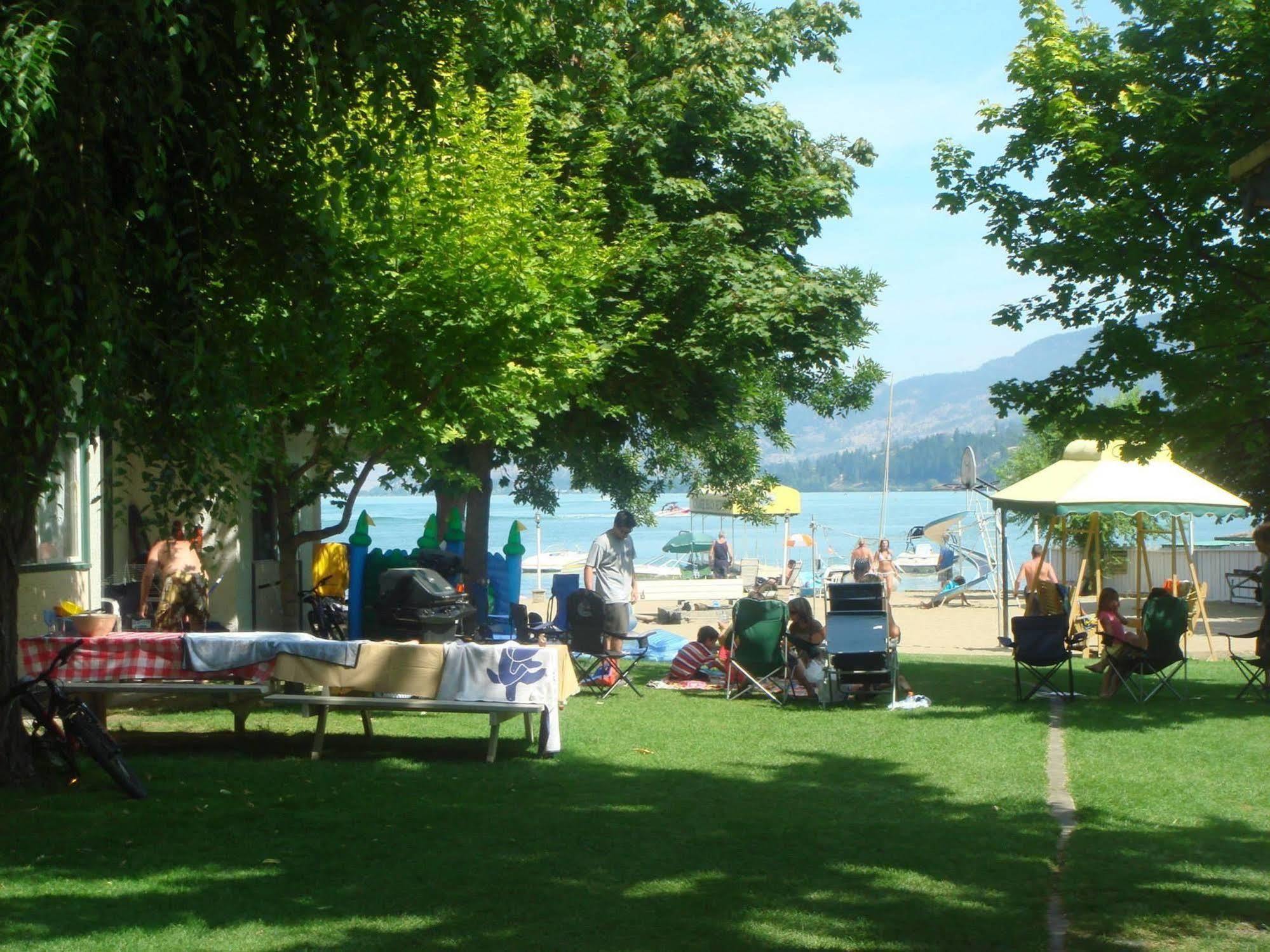 Kokanee Beach Resort Lake Country Exterior photo