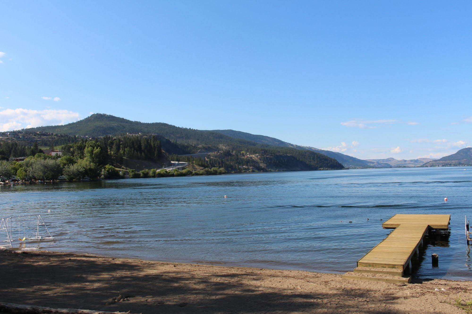 Kokanee Beach Resort Lake Country Exterior photo